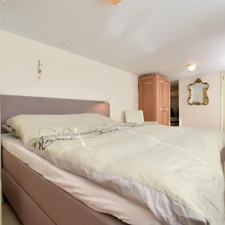 Holiday home Attractive With Sauna And Hot Tub Voorthuizen