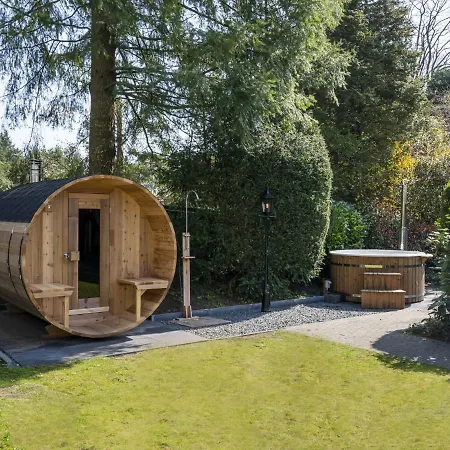 Holiday home Attractive With Sauna And Hot Tub *